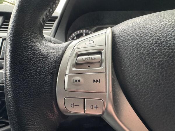 Nissan Navara 2.3 dCi Tekna Auto 4WD Euro 6 4dr