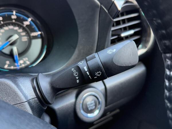 Toyota Hilux 2.8 D-4D Invincible X Auto 4WD Euro 6 (s/s) 4dr