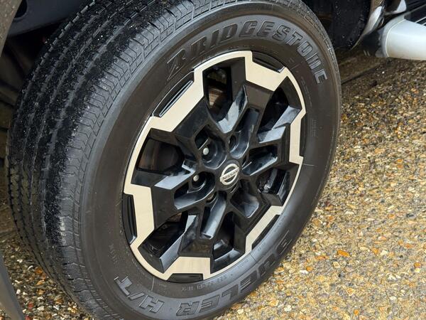 Nissan Navara 2.3 dCi Tekna 4WD Euro 6 (s/s) 4dr