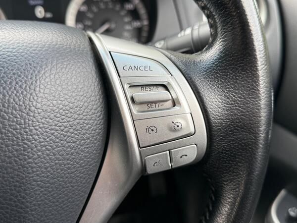 Nissan Navara 2.3 dCi Tekna Auto 4WD Euro 6 4dr