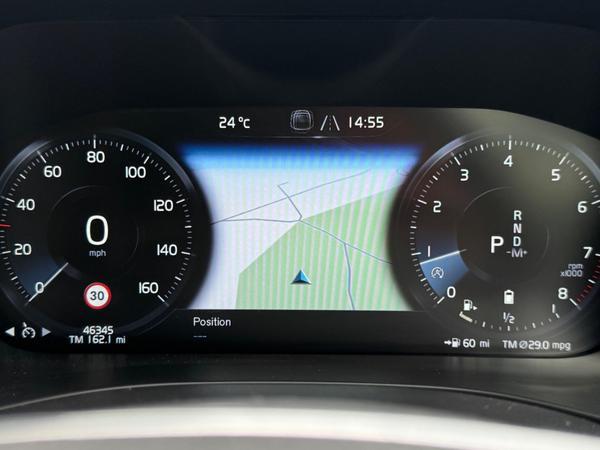 Volvo XC60 2.0 B5 MHEV Momentum Auto Euro 6 (s/s) 5dr