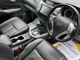 Nissan Navara 2.3 dCi Tekna Auto 4WD Euro 6 4dr at 5th