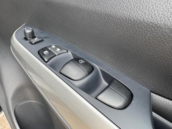 Nissan Navara 2.3 dCi Tekna Auto 4WD Euro 6 4dr