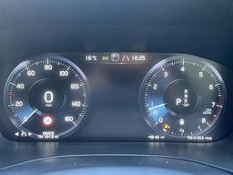 Volvo XC60 2.0 B5 MHEV R-Design Pro Auto Euro 6 (s/s) 5dr at 34th