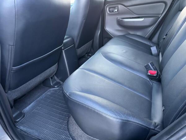 Fiat Fullback 2.4D LX Auto 4WD Euro 6 4dr (Euro 6)