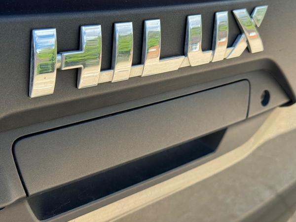 Toyota Hilux 2.8 D-4D Invincible X Auto 4WD Euro 6 (s/s) 4dr