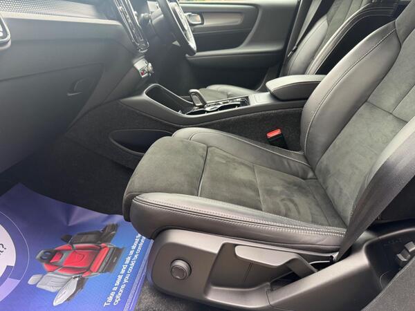 Volvo XC40 2.0 B4 MHEV R-Design Pro Auto Euro 6 (s/s) 5dr