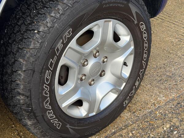 Ford Ranger 2.2 TDCi Limited 1 4WD Euro 5 (s/s) 4dr (Eco Axle)