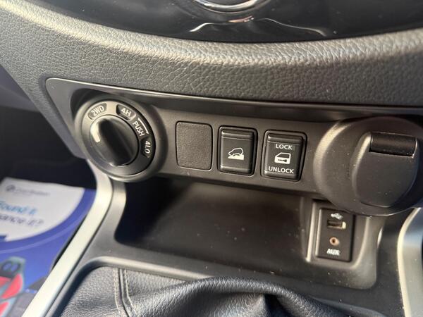 Nissan Navara 2.3 dCi Tekna 4WD Euro 6 (s/s) 4dr