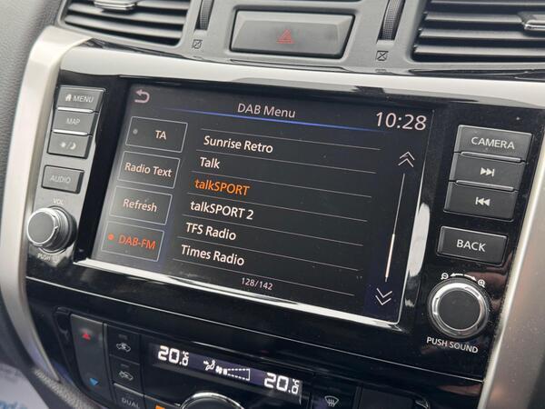 Nissan Navara 2.3 dCi Tekna Auto 4WD Euro 6 4dr