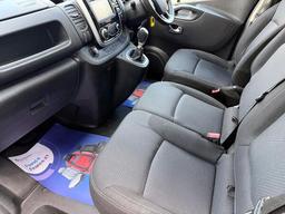 Renault Trafic 2.0 dCi ENERGY 28 Black Edition EDC SWB Standard Roof Euro 6 (s/s) 5dr at 10th