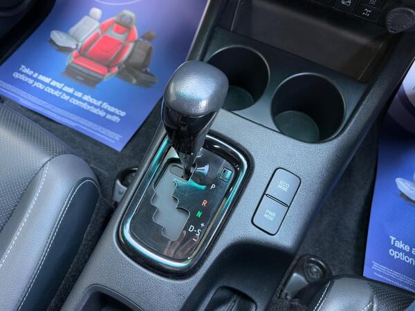 Toyota Hilux 2.8 D-4D Invincible X Auto 4WD Euro 6 (s/s) 4dr