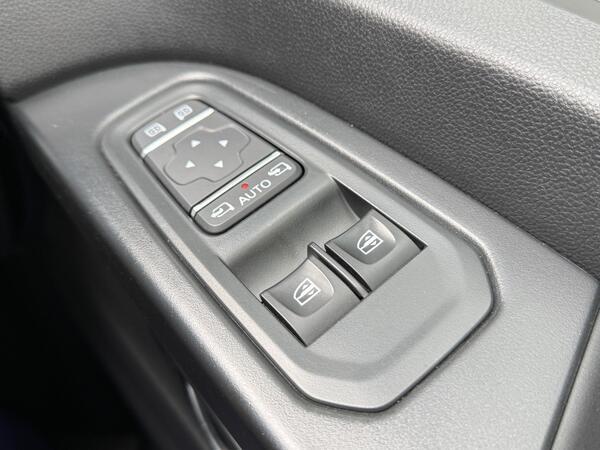 Renault Trafic 2.0 dCi Blue LL30 Sport Crew Van L2 H1 Euro 6 (s/s) 6dr