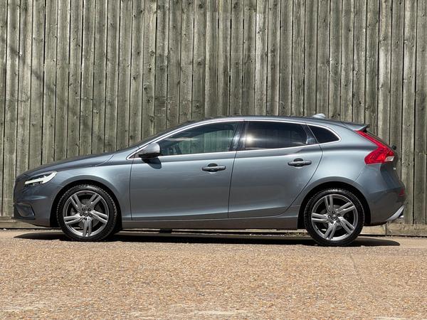 Volvo V40 1.5 T3 GPF R-Design Nav Plus Auto Euro 6 (s/s) 5dr