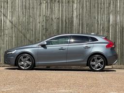 Volvo V40 1.5 T3 GPF R-Design Nav Plus Auto Euro 6 (s/s) 5dr at 9th