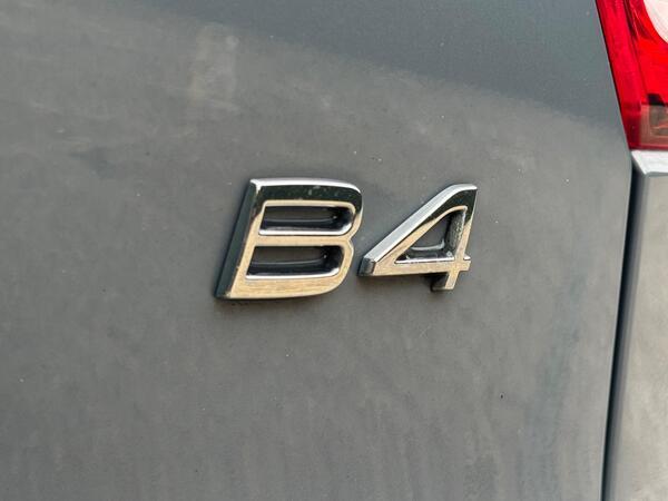 Volvo XC40 2.0 B4 MHEV R-Design Pro Auto Euro 6 (s/s) 5dr