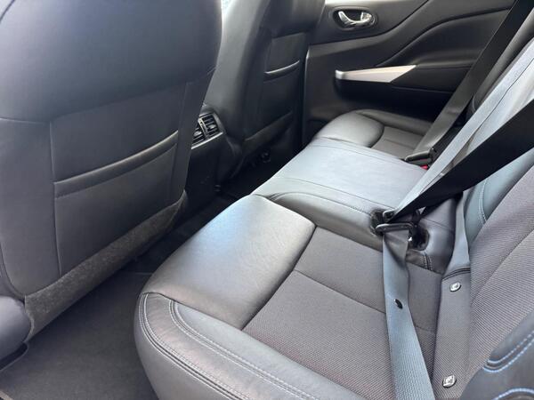 Nissan Navara 2.3 dCi N-Guard Auto 4WD Euro 6 4dr