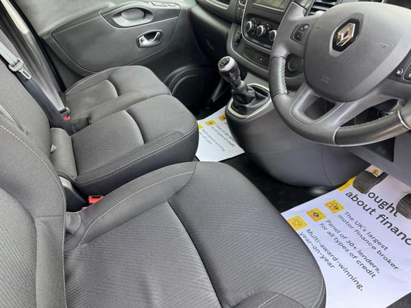 Renault Trafic 2.0 dCi ENERGY 28 Sport SWB Standard Roof Euro 6 (s/s) 5dr