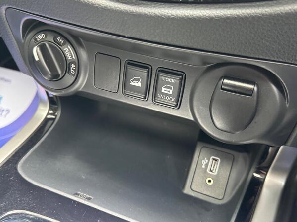 Nissan Navara 2.3 dCi N-Guard Auto 4WD Euro 6 4dr