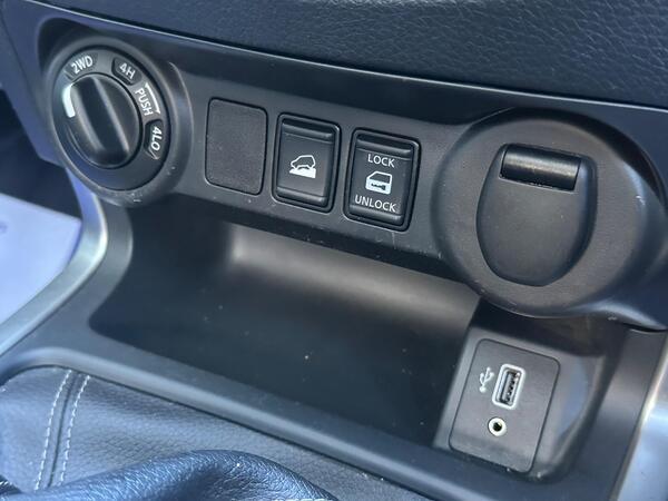 Nissan Navara 2.3 dCi Tekna 4WD Euro 6 (s/s) 4dr