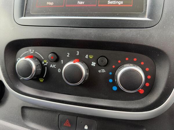 Renault Trafic 2.0 dCi ENERGY 28 Sport SWB Standard Roof Euro 6 (s/s) 5dr