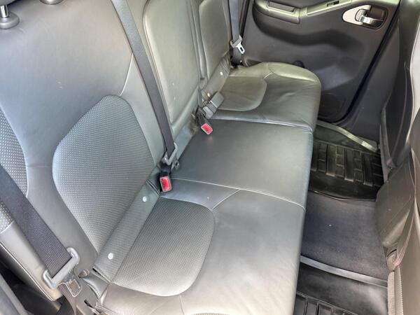 Nissan Navara 2.5 dCi Tekna Auto 4WD Euro 5 4dr