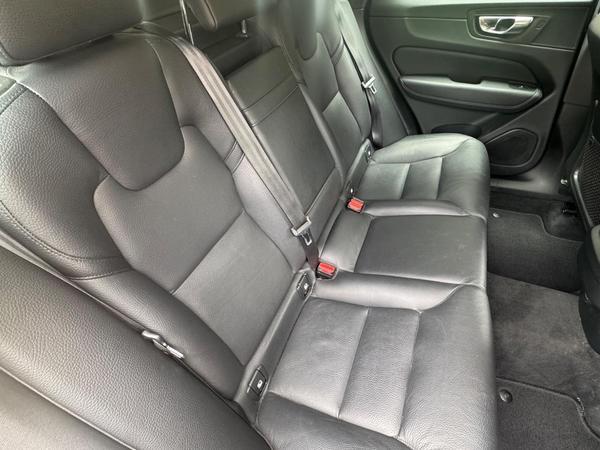 Volvo XC60 2.0 B5 MHEV Momentum Auto Euro 6 (s/s) 5dr