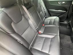 Volvo XC60 2.0 B5 MHEV Momentum Auto Euro 6 (s/s) 5dr at 14th