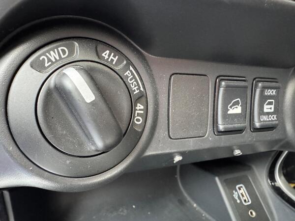 Nissan Navara 2.3 dCi N-Guard Auto 4WD Euro 6 4dr