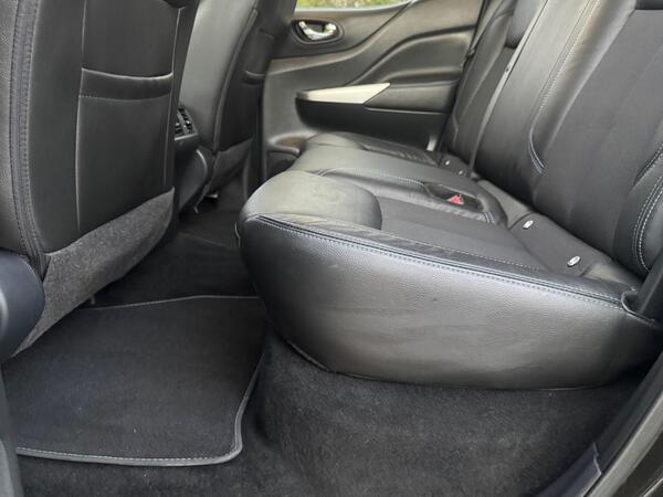 Nissan Navara 2.3 dCi N-Guard Auto 4WD Euro 6 4dr