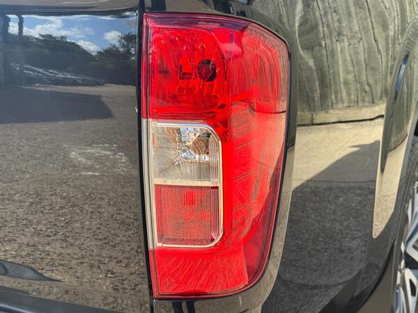 Nissan Navara 2.3 dCi Tekna 4WD Euro 5 4dr