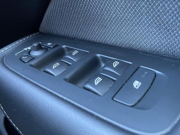 Volvo XC60 2.0 B5 MHEV R-Design Pro Auto Euro 6 (s/s) 5dr