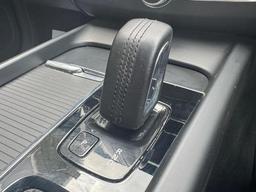 Volvo XC60 2.0 B5 MHEV Momentum Auto Euro 6 (s/s) 5dr at 23th