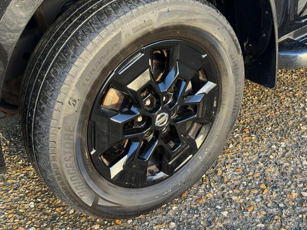 Nissan Navara 2.3 dCi N-Guard Auto 4WD Euro 6 4dr