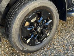 Nissan Navara 2.3 dCi N-Guard Auto 4WD Euro 6 4dr at 35th