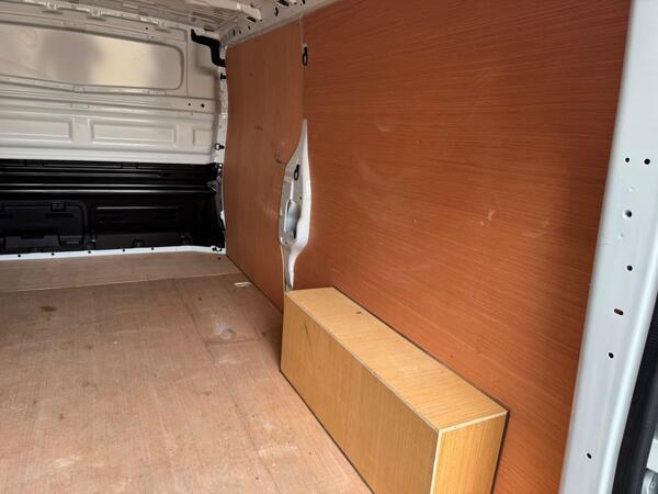 Nissan Primastar 2.0 dCi 30 Tekna L2 H1 Euro 6 (s/s) 5dr