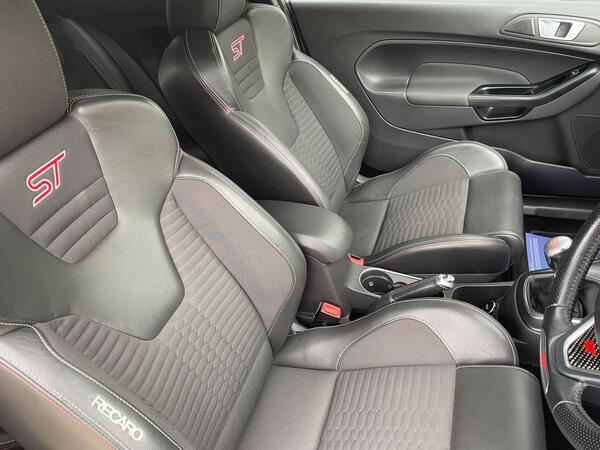 Ford Fiesta 1.6T EcoBoost ST-200 Euro 6 3dr