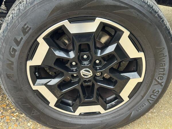 Nissan Navara 2.3 dCi Tekna Auto 4WD Euro 6 4dr