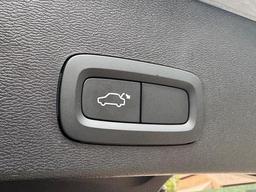 Volvo XC40 2.0 B4 MHEV R-Design Pro Auto Euro 6 (s/s) 5dr at 30th