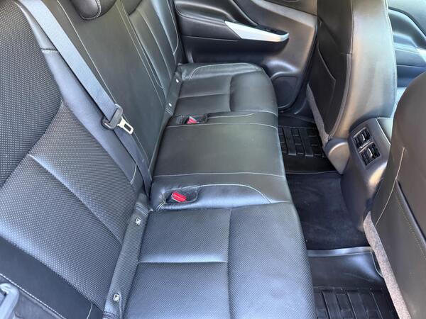 Nissan Navara 2.3 dCi Tekna Auto 4WD Euro 6 4dr