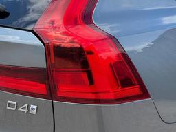 Volvo V90 2.0 D4 R-Design Auto Euro 6 (s/s) 5dr at 42th
