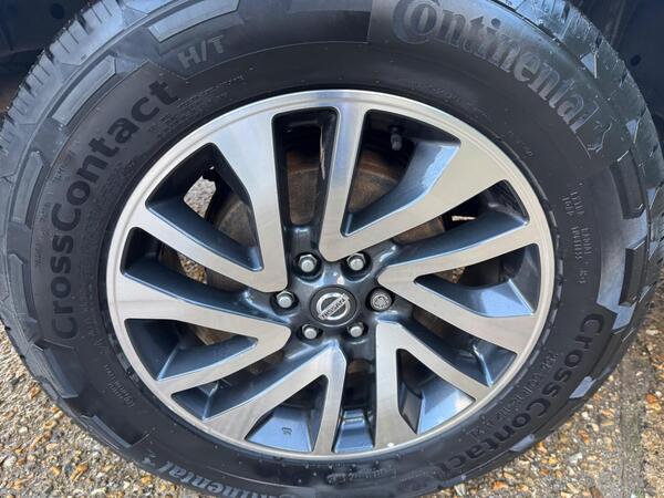 Nissan Navara 2.3 dCi Tekna 4WD Euro 6 (s/s) 4dr