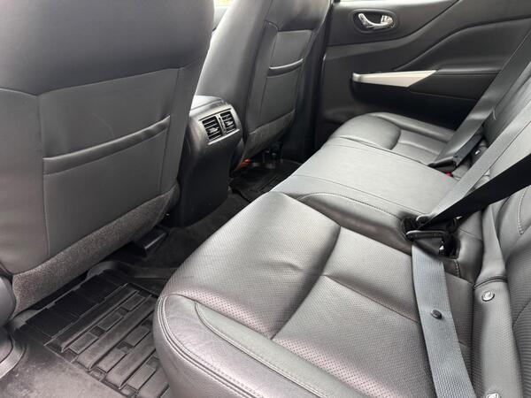 Nissan Navara 2.3 dCi Tekna Auto 4WD Euro 6 4dr
