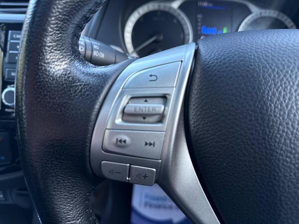 Nissan Navara 2.3 dCi N-Guard Auto 4WD Euro 6 4dr