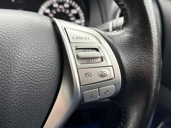 Nissan Navara 2.3 dCi N-Guard Auto 4WD Euro 6 4dr