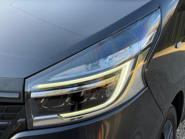 Renault Trafic 2.0 dCi ENERGY 28 Black Edition EDC SWB Standard Roof Euro 6 (s/s) 5dr