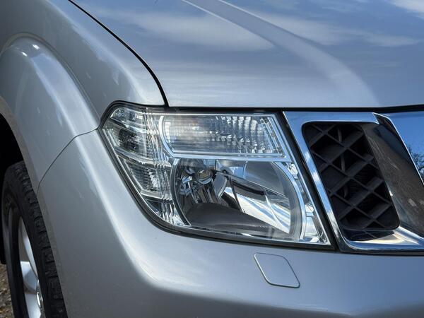 Nissan Navara 2.5 dCi Tekna Auto 4WD Euro 5 4dr
