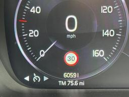 Volvo XC40 2.0 B4 MHEV R-Design Pro Auto Euro 6 (s/s) 5dr at 35th