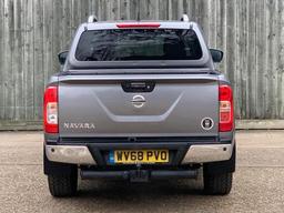Nissan Navara 2.3 dCi Tekna 4WD Euro 6 (s/s) 4dr at 14th