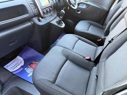 Renault Trafic 2.0 dCi ENERGY 28 Black Edition EDC SWB Standard Roof Euro 6 (s/s) 5dr at 7th